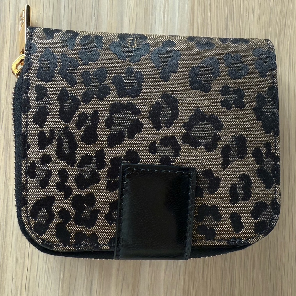 Fendi- Authentic Rare Vintage Leopard Print and black leather  Zip Wallet - Picture 7 of 12